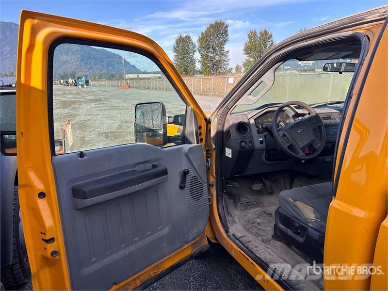 Ford F-250 XL 4x2 Pickup Прочие фургоны