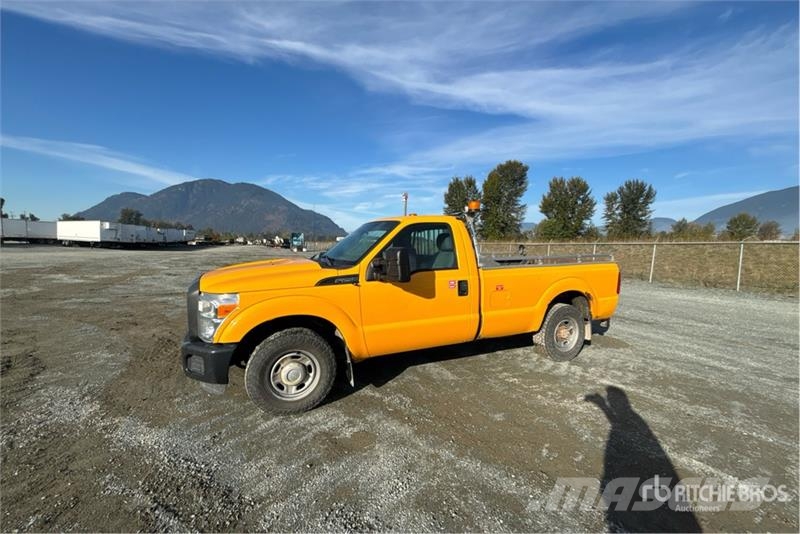 Ford F-250 XL 4x2 Pickup Прочие фургоны
