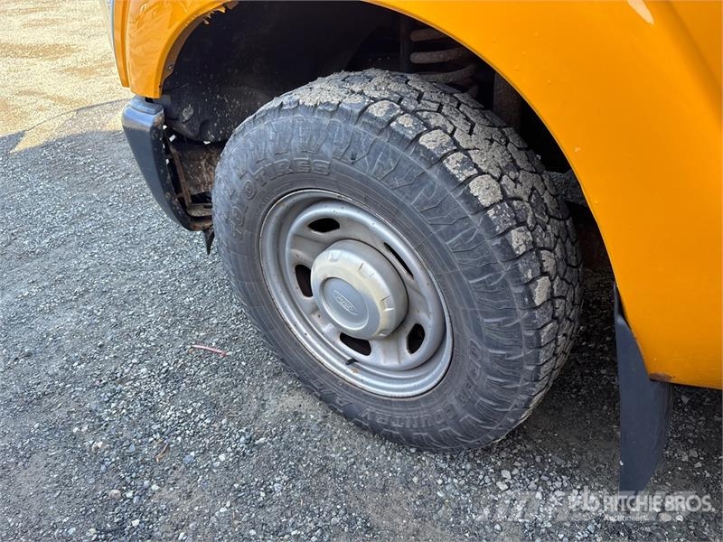 Ford F-250 XL 4x2 Pickup Прочие фургоны