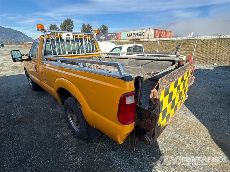Ford F-250 XL 4x2 Pickup Прочие фургоны