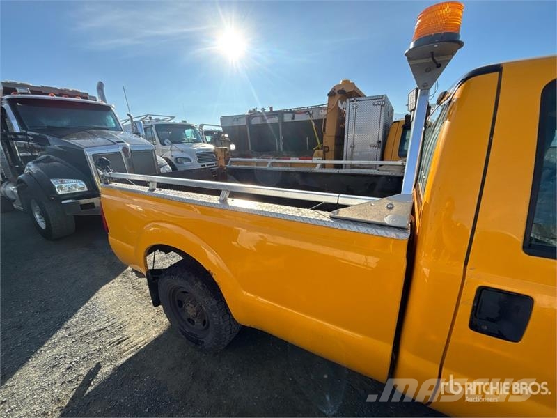 Ford F-250 XL 4x2 Pickup Прочие фургоны