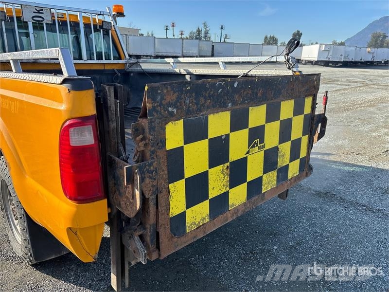 Ford F-250 XL 4x2 Pickup Прочие фургоны