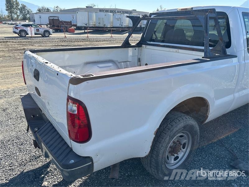 Ford F-250 XL 4x4 Extended Cab Pickup Ostalo