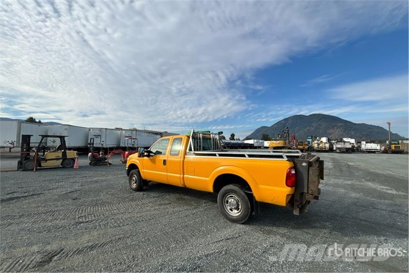 Ford F-250 XL 4x4 Extended Cab Pickup Citi