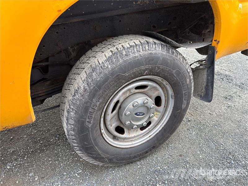Ford F-250 XL 4x4 Extended Cab Pickup Citi