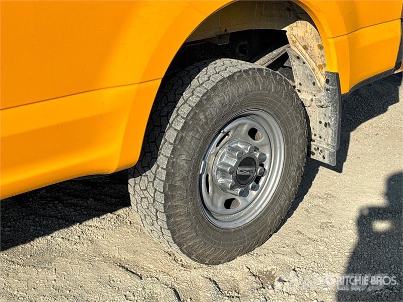 Ford F-250 XL 4x4 Extended Cab Pickup Muu