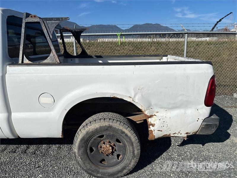 Ford F-250 XL 4x4 Extended Cab Pickup Ostalo