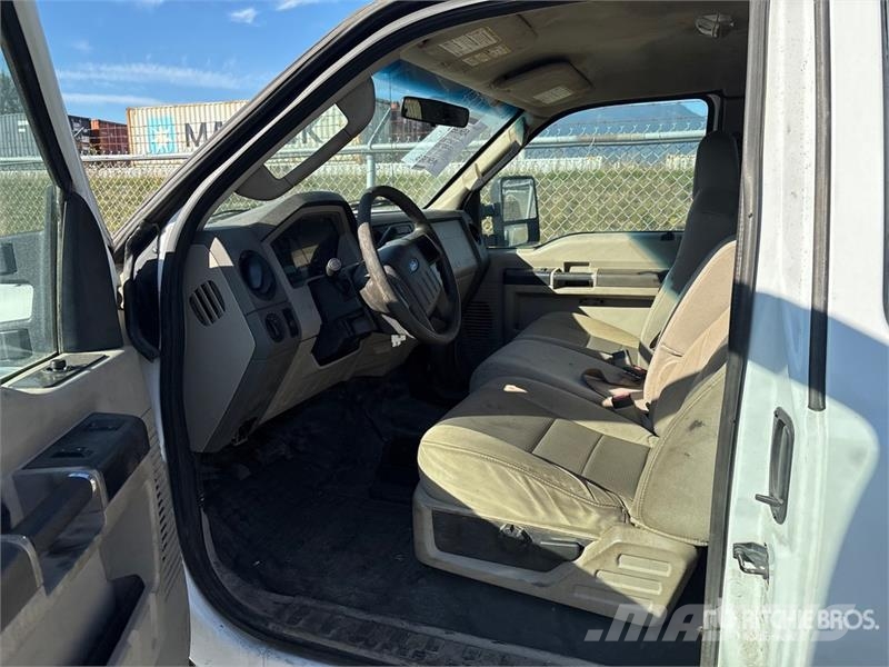 Ford F-250 XL 4x4 Extended Cab Pickup Ostalo