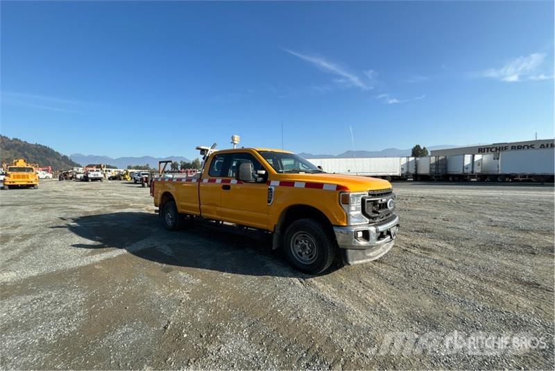 Ford F-250 XL 4x4 Extended Cab Pickup Muu