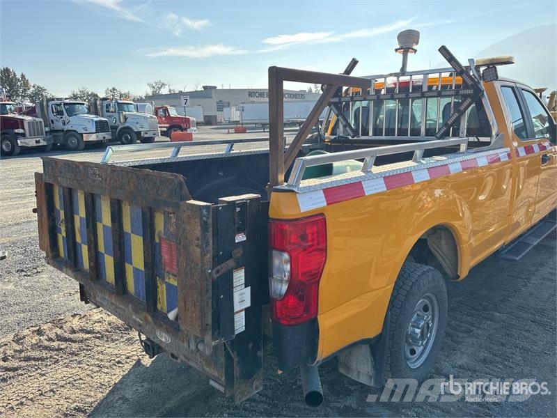 Ford F-250 XL 4x4 Extended Cab Pickup Muu
