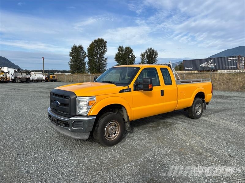 Ford F-250 XL 4x4 Extended Cab Pickup Citi