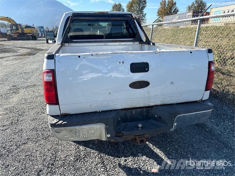 Ford F-250 XL 4x4 Extended Cab Pickup Ostalo