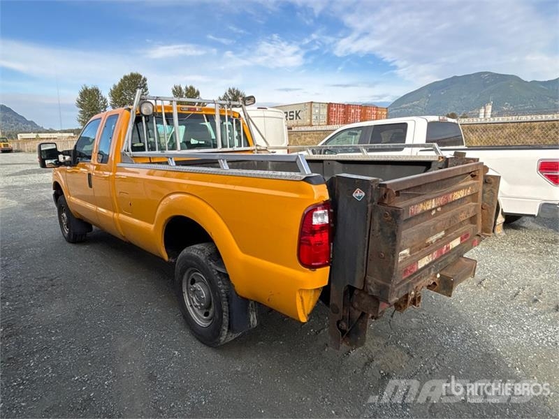 Ford F-250 XL 4x4 Extended Cab Pickup Citi