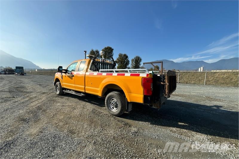 Ford F-250 XL 4x4 Extended Cab Pickup Muu