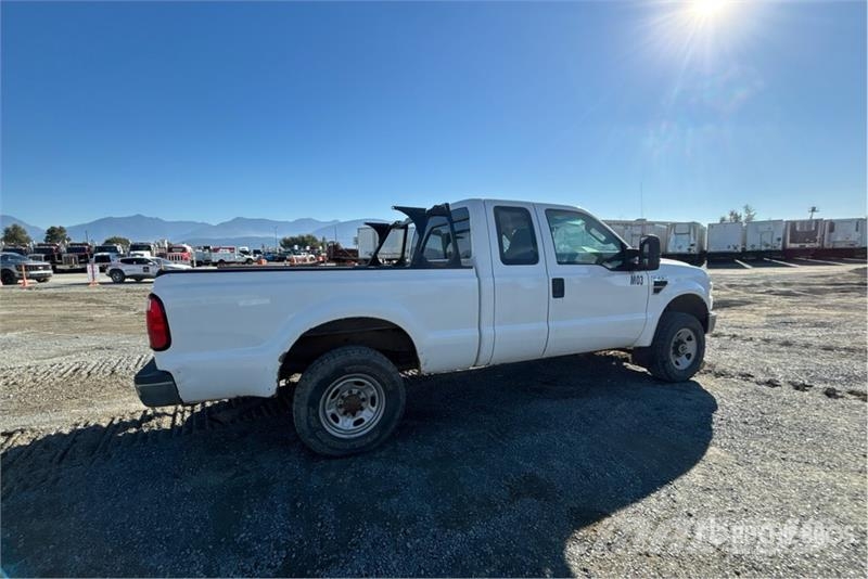 Ford F-250 XL 4x4 Extended Cab Pickup Ostalo