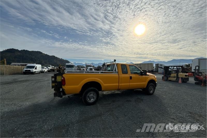 Ford F-250 XL 4x4 Extended Cab Pickup Citi