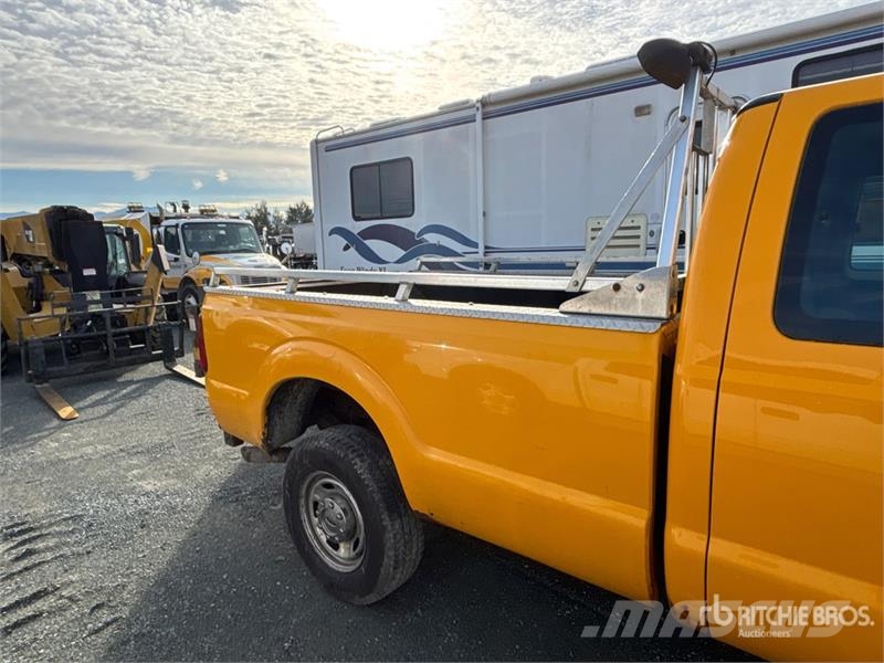 Ford F-250 XL 4x4 Extended Cab Pickup Citi