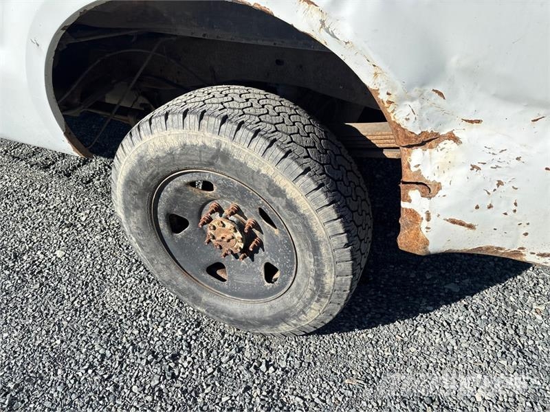 Ford F-250 XL 4x4 Extended Cab Pickup Ostalo