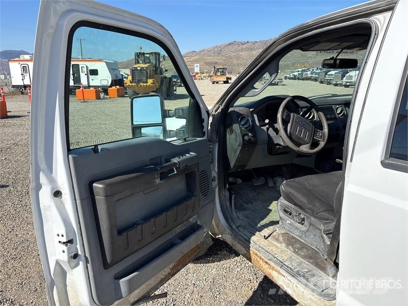 Ford F-250 XLT 4x4 Crew Cab Pickup Otras furgonetas