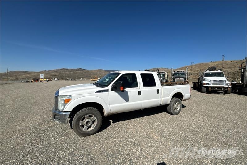 Ford F-250 XLT 4x4 Crew Cab Pickup Andere Transporter
