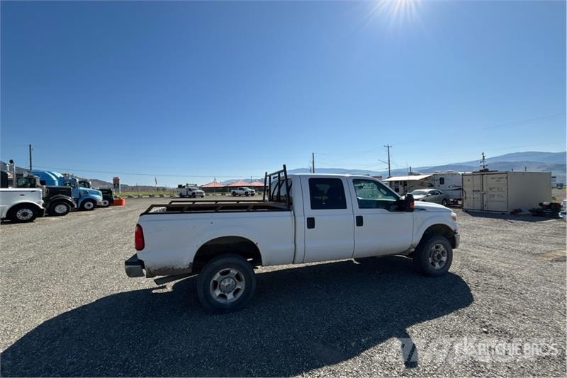 Ford F-250 XLT 4x4 Crew Cab Pickup Andere Transporter