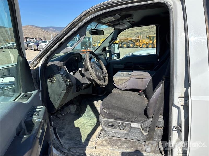 Ford F-250 XLT 4x4 Crew Cab Pickup Otras furgonetas