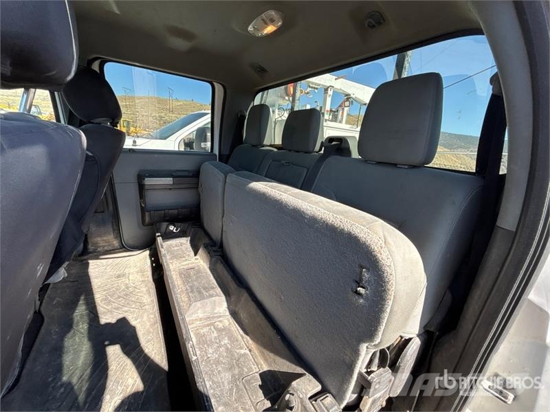 Ford F-250 XLT 4x4 Crew Cab Pickup Otras furgonetas