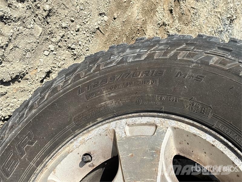 Ford F-250 XLT 4x4 Crew Cab Pickup أخرى
