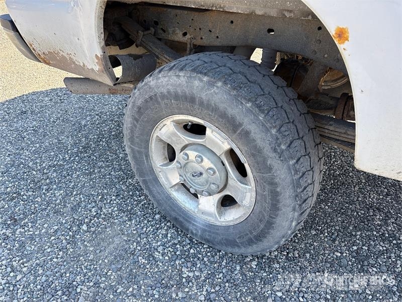 Ford F-250 XLT 4x4 Crew Cab Pickup Otras furgonetas
