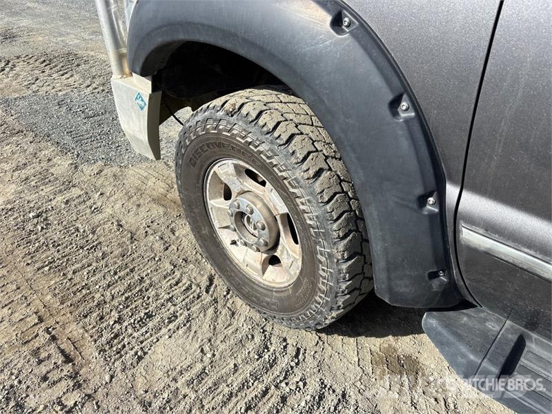 Ford F-250 XLT 4x4 Crew Cab Pickup أخرى
