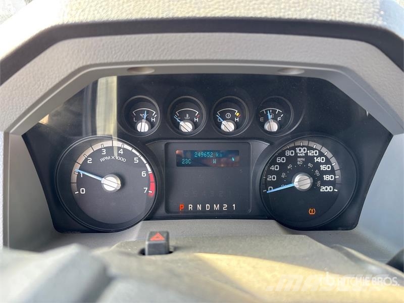 Ford F-250 XLT 4x4 Crew Cab Pickup أخرى
