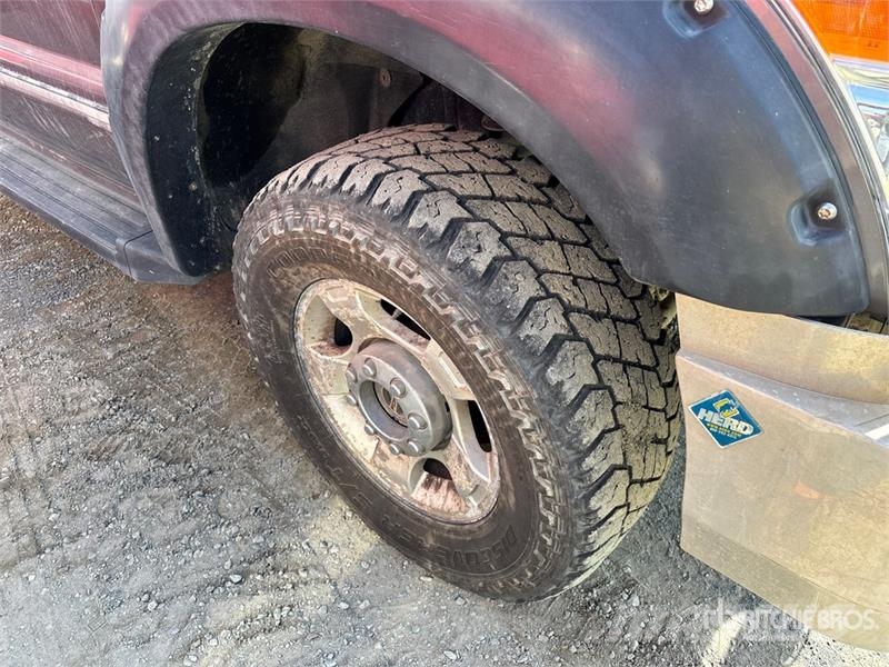 Ford F-250 XLT 4x4 Crew Cab Pickup أخرى