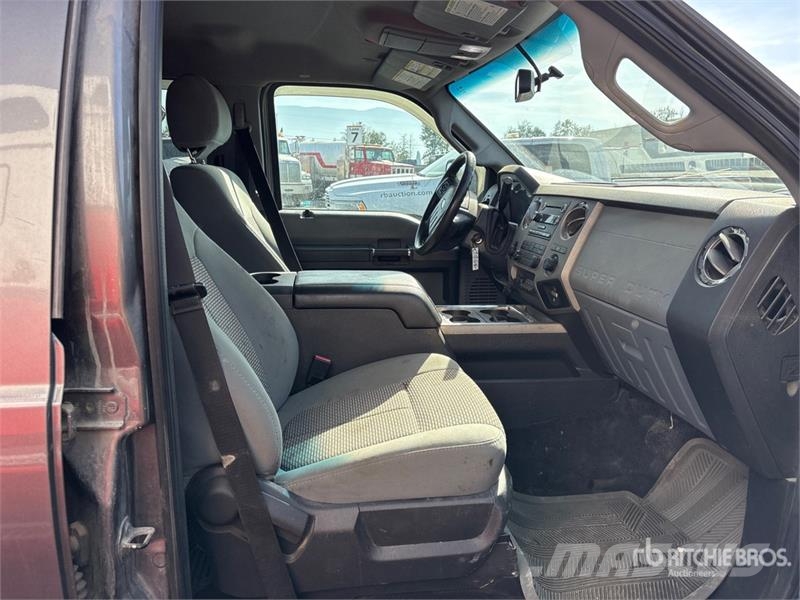 Ford F-250 XLT 4x4 Crew Cab Pickup أخرى
