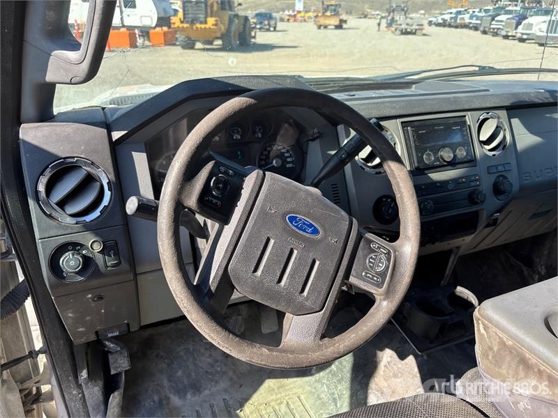 Ford F-250 XLT 4x4 Crew Cab Pickup Otras furgonetas