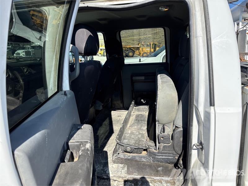 Ford F-250 XLT 4x4 Crew Cab Pickup Otras furgonetas
