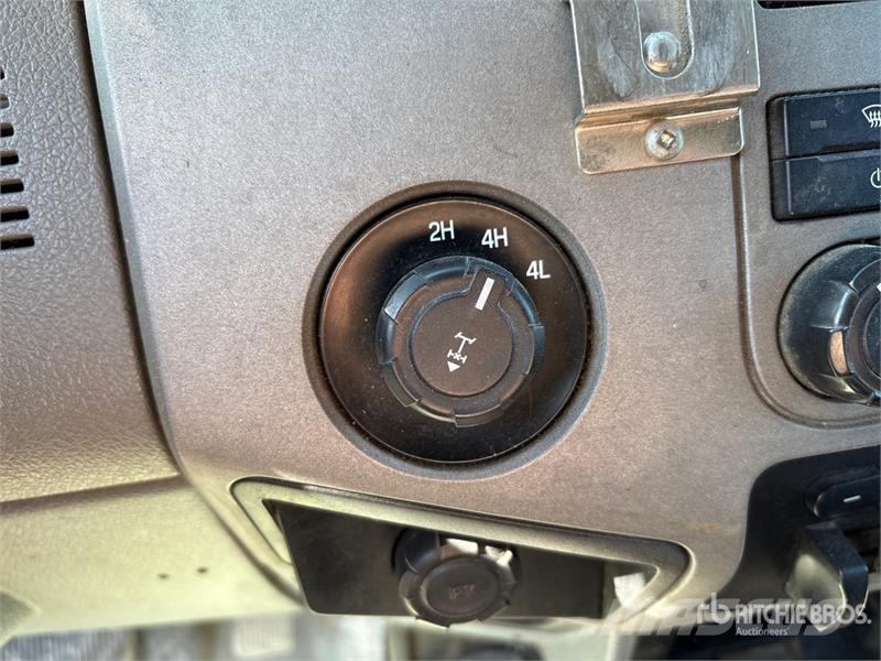 Ford F-250 XLT 4x4 Crew Cab Pickup Otras furgonetas