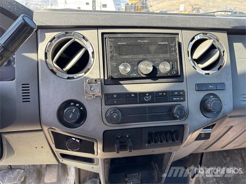 Ford F-250 XLT 4x4 Crew Cab Pickup Otras furgonetas