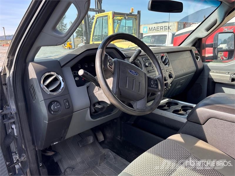 Ford F-250 XLT 4x4 Crew Cab Pickup أخرى