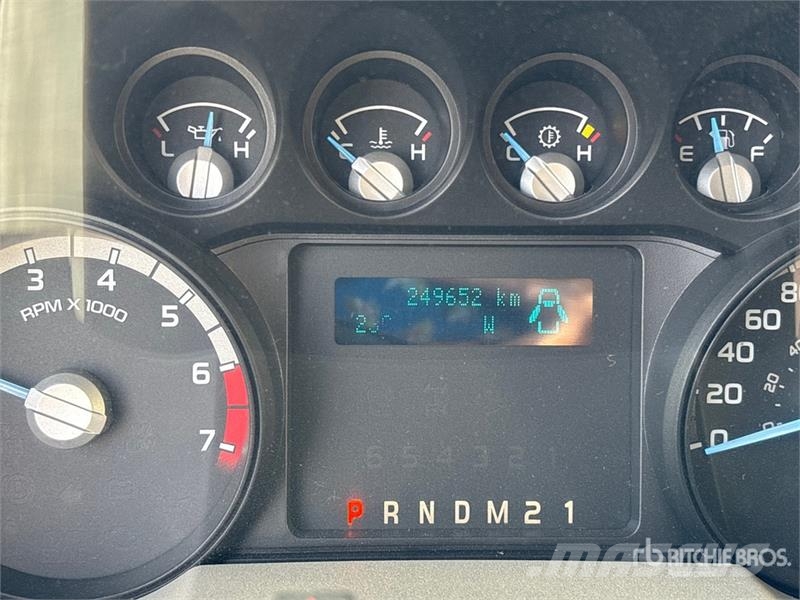 Ford F-250 XLT 4x4 Crew Cab Pickup أخرى