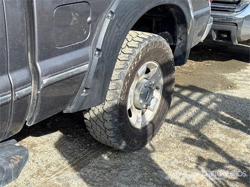 Ford F-250 XLT 4x4 Crew Cab Pickup أخرى