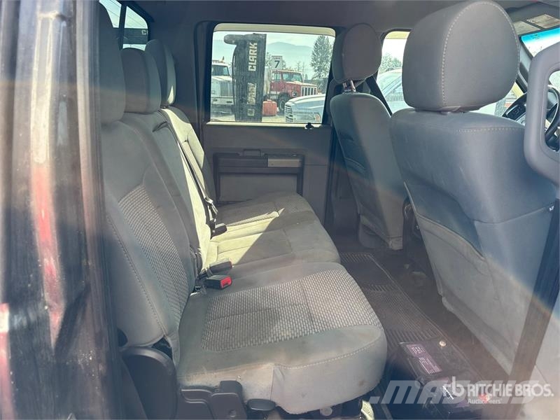 Ford F-250 XLT 4x4 Crew Cab Pickup أخرى