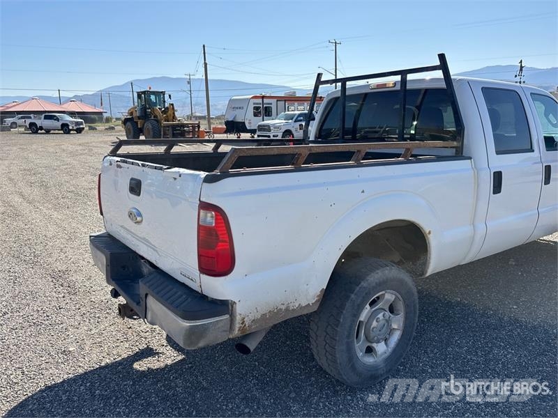 Ford F-250 XLT 4x4 Crew Cab Pickup Otras furgonetas
