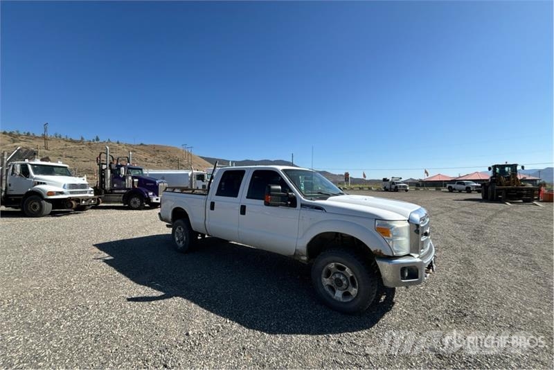 Ford F-250 XLT 4x4 Crew Cab Pickup Andere Transporter