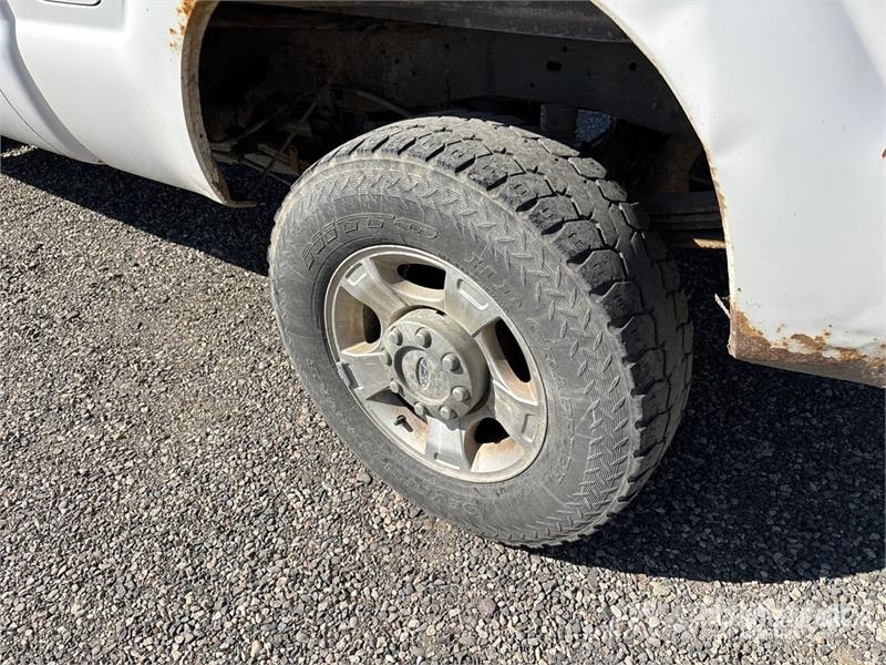 Ford F-250 XLT 4x4 Crew Cab Pickup Otras furgonetas