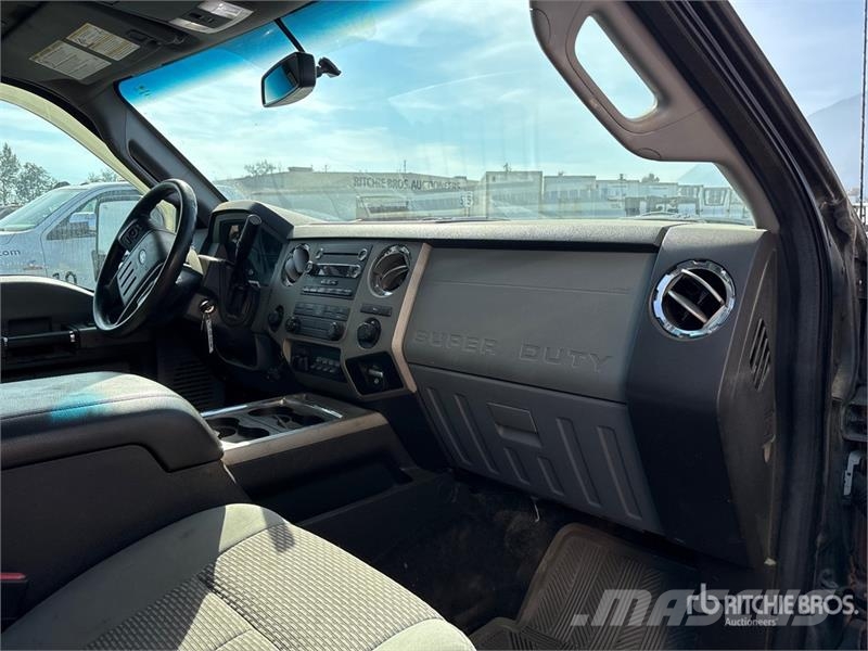Ford F-250 XLT 4x4 Crew Cab Pickup أخرى