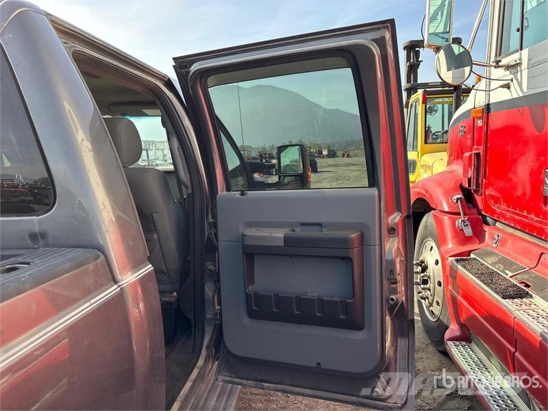 Ford F-250 XLT 4x4 Crew Cab Pickup أخرى