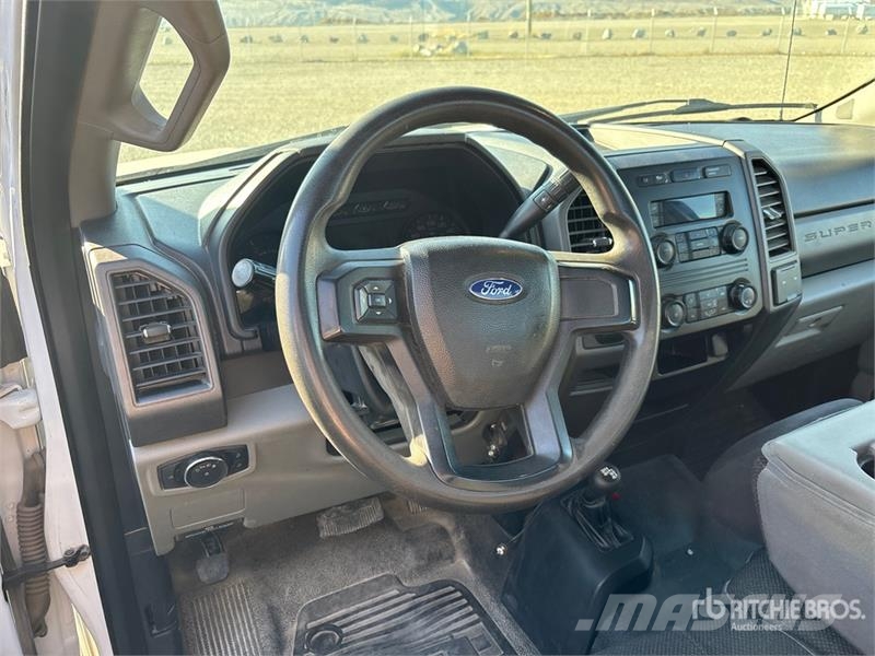 Ford F-350 Flatbed / Dropside trucks