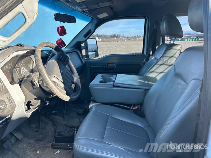 Ford F-350 4x4 Crew Cab Pickup (Inoperable) Other