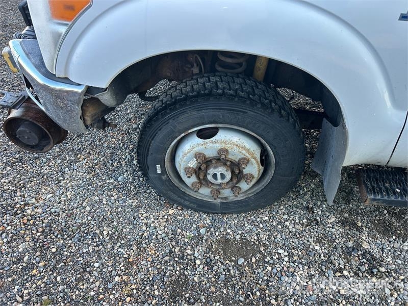 Ford F-350 4x4 Crew Cab Pickup (Inoperable) Other