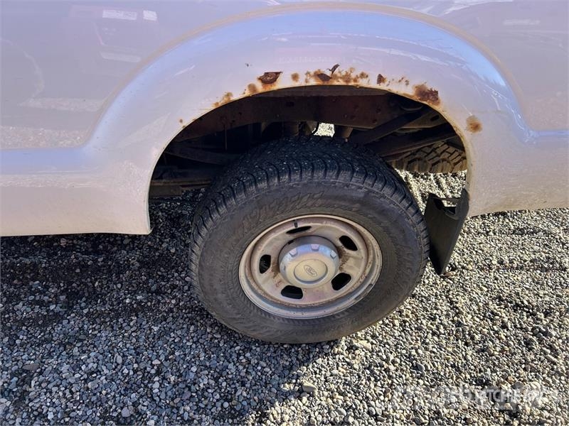Ford F-350 4x4 Crew Cab Pickup 其他